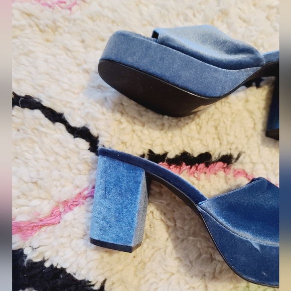 Princess Polly Blue Velvet Chunky Heels Sandals y2k 9 NEW - Picture 3 of 10